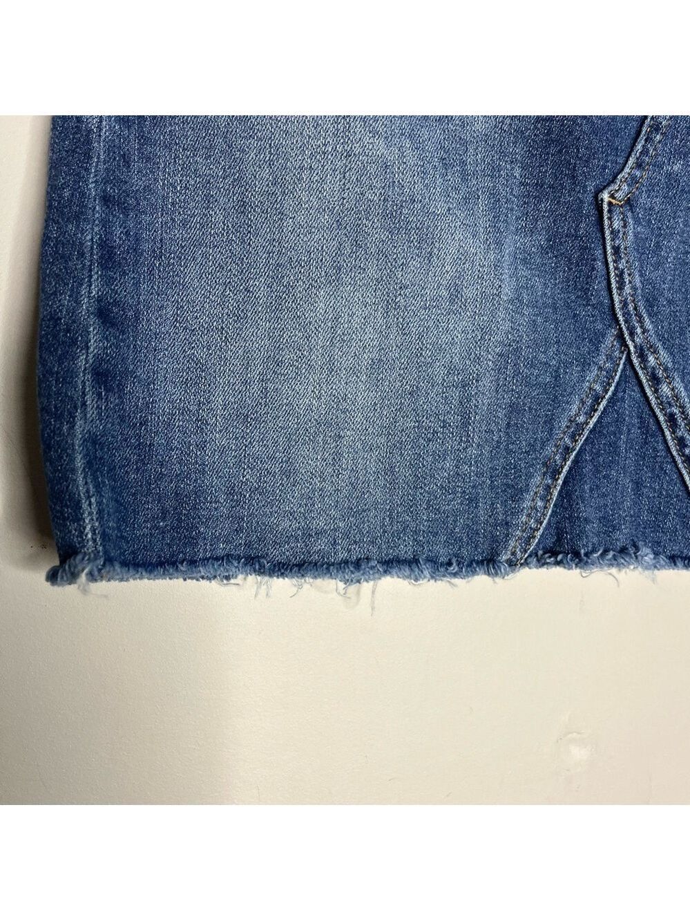 Joe’s Jeans Distressed Raw Hem Denim Mini Skirt, size 25 - Picture 4 of 10